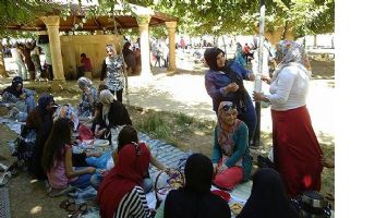 BATMANLI KADINLAR, URFA&rsquo;YI GEZDİ