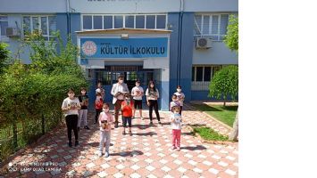 &Ccedil;ocukların ilk ziyareti okul oldu