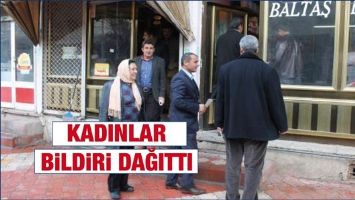 KADINLAR BİLDİRİ DAĞITTI