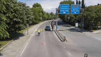 Sokağa &ccedil;ıkma kısıtlaması kararına uymayan 9 bin 877 kişiye işlem yapıldı