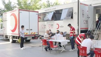 KIZILAY KAN TOPLUYOR