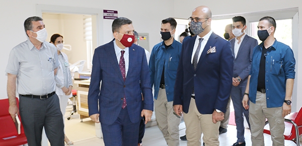 300 KİŞİ &Uuml;CRETSİZ MUAYENE EDİLDİ