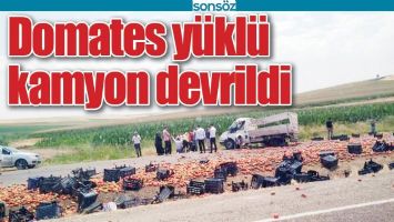 DOMATES Y&Uuml;KL&Uuml; KAMYON DEVRİLDİ