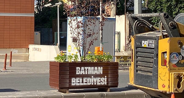 BATMAN, AHŞAP SAKSILARLA G&Uuml;ZELLEŞİYOR