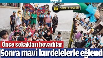 &Ouml;NCE SOKAKLARI BOYADILAR, SONRA MAVİ KURDELELERLE EĞLENDİLER
