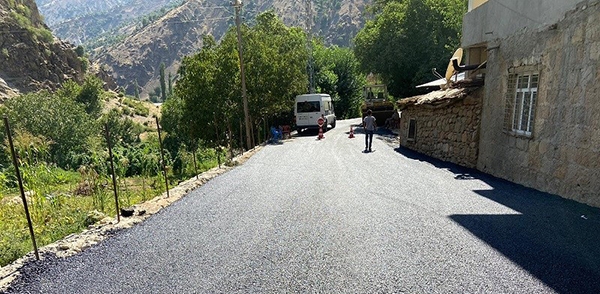 &Ouml;ZEL İDARE, DERİNCE&rsquo;Yİ ASFALTLIYOR