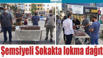 ŞEMSİYELİ SOKAKTA LOKMA DAĞITILDI