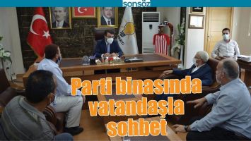 PARTİ BİNASINDA VATANDAŞLA SOHBET