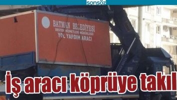 İŞ ARACI K&Ouml;PR&Uuml;YE TAKILDI