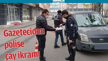 GAZETECİDEN POLİSE &Ccedil;AY İKRAMI