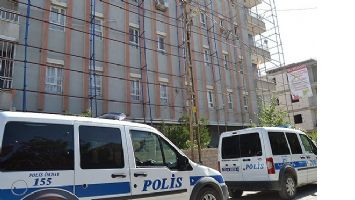 5 KATTAN AŞAĞI ATLADI!...