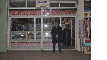 TEK TELLİ MANDOLİN İLE BAŞLAYAN M&Uuml;ZİK SER&Uuml;VENİ