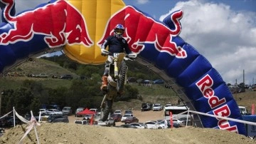 6 yaşındaki minik motorcu R&uuml;zgar &Ccedil;ınar T&uuml;rkiye Enduro ve ATV Şampiyonası'nda fırtına gibi esti