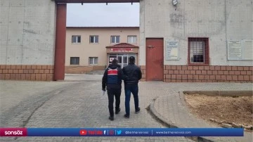 6 yıl 4 ay hapis cezası bulunan h&uuml;k&uuml;ml&uuml; yakalandı