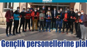 GEN&Ccedil;LİK PERSONELLERİNE PLAKET