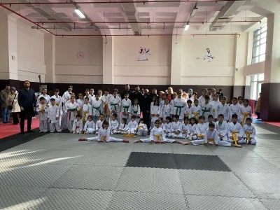 66 sporcu 5 kuşakta kemer aldı