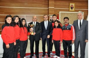 REKT&Ouml;R, SPORCULARI AĞIRLADI