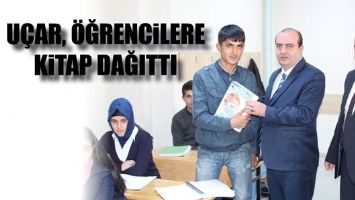 U&Ccedil;AR, &Ouml;ĞRENCİLERE KİTAP DAĞITTI