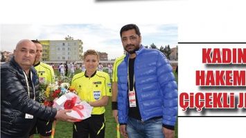 KADIN HAKEME &Ccedil;İ&Ccedil;EKLİ JEST