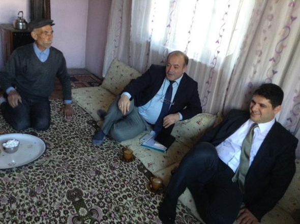 PAMUK&Ccedil;U, EV ZİYARETLERİNİ S&Uuml;RD&Uuml;R&Uuml;YOR