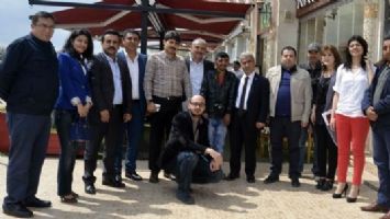 &ldquo;HDP&rsquo;NİN BARAJI AŞMASI, ŞAPKADAN TAVŞAN &Ccedil;IKARMAK OLUR&rdquo;