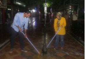 Eşbaşkan &Ouml;zdemir, Batman sokaklarını yıkadı