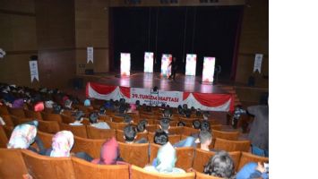 TİYATROCULAR &ldquo;BEYAZ ZEHİR&rdquo;İ OYNADI