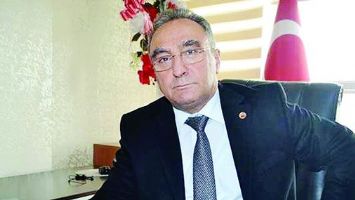 EMEKLİLER DERNEĞİ BAŞKANI EKMEN&rsquo;DEN M&Uuml;JDE...