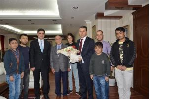 VALİ, TALASEMİLİ &Ccedil;OCUKLARI AĞIRLADI