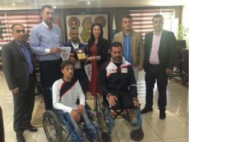 ENGELLİLER, DESTEK&Ccedil;İLERİNE PLAKET VERDİ