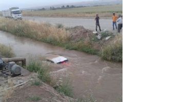 OTOMOBİL, SU KANALINA D&Uuml;ŞT&Uuml;