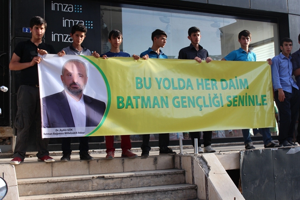 G&Ouml;K, GEN&Ccedil;LERLE BULUŞTU
