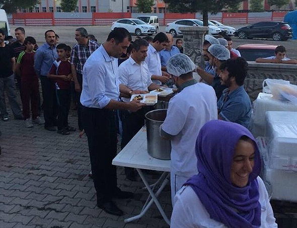 EŞBAŞKAN &Ouml;ZDEMİR, İFTARDA HALKLA BULUŞTU