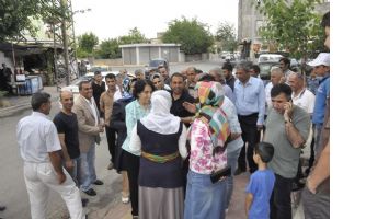 HDP&rsquo;LİLER ESNAFI GEZİYOR