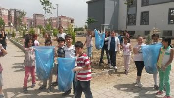 MİNİKLER &Ccedil;&Ouml;P TOPLADI