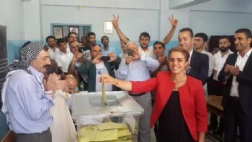 HDP&rsquo;Lİ ACAR BAŞARAN &ldquo;OYUM BİZ&rsquo;LERE&rdquo;