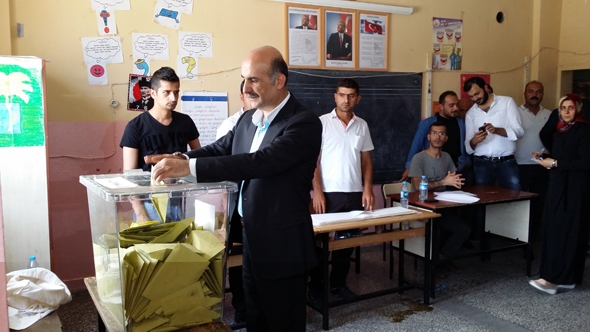 &Ouml;ZDEMİR, OYUNU KULLANDI