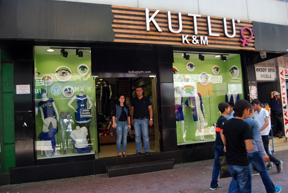 GİYİMDE KUTLU FARKI