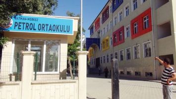 OKULUN G&Uuml;VENLİK KAMERALARINI &Ccedil;ALDILAR