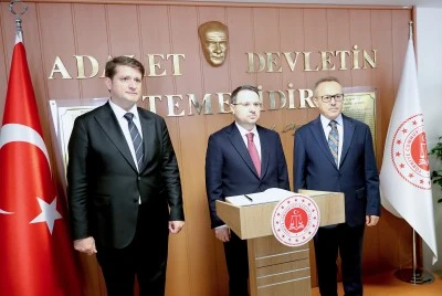 Adalet Bakanı G&uuml;rlek, Diyarbakır'da ziyaretlerde bulundu