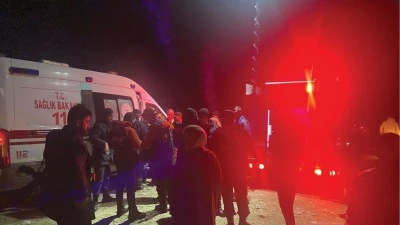 Adıyaman'da baraj g&ouml;letinde mahsur kalan 2 kişi kurtarıldı