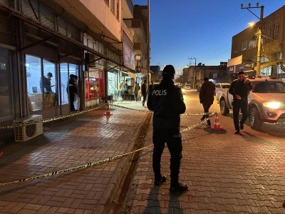 Adıyaman'da bir kişi tartıştığı eşini bı&ccedil;aklayarak &ouml;ld&uuml;rd&uuml;