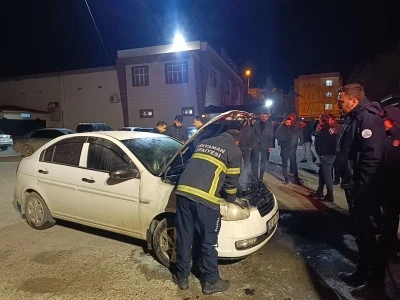 Adıyaman'da &ccedil;ıkan ara&ccedil; yangınında hasar oluştu