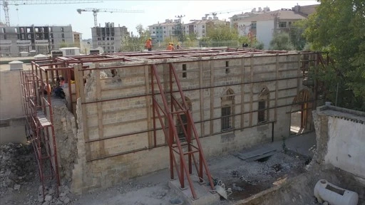 Adıyaman'da depremlerde hasar g&ouml;ren kilisede restorasyon başladı