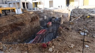 Adıyaman'da devrilen iş makinasının s&uuml;r&uuml;c&uuml; yaralandı