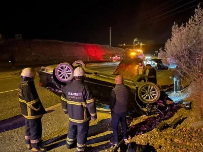 Adıyaman'da iki otomobilin &ccedil;arpıştığı kazada 2 kişi yaralandı