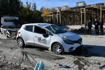 Adıyaman'da iki otomobilin &ccedil;arpıştığı kazada 2 kişi yaralandı