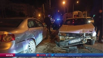Adıyaman'da iki otomobilin &ccedil;arpıştığı kazada 5 kişi yaralandı
