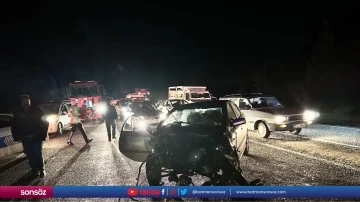 Adıyaman'da iki otomobilin çarpıştığı kazada 6 kişi yaralandı