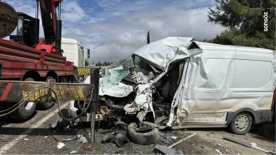 Adıyaman'da kamyonla minib&uuml;s&uuml;n &ccedil;arpıştığı kazada 1 kişi &ouml;ld&uuml;